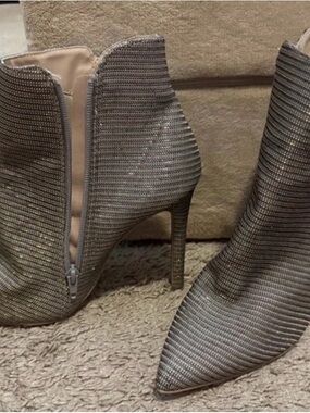 Qupid Women's Glitter Pointed Toe Ankle Boots - Silver